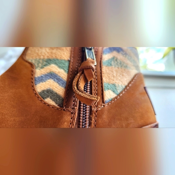 Ugg Pendleton ankle boots size 7.5 - Picture 15 of 16